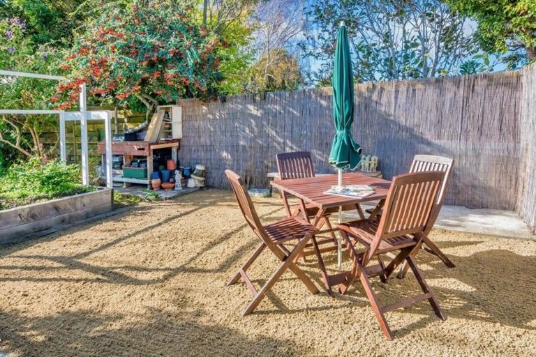 Photo of property in 6 Paretai Grove, Waikanae, 5036