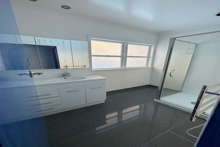 Photo of property in 494 Don Buck Road, Massey, Auckland, 0614