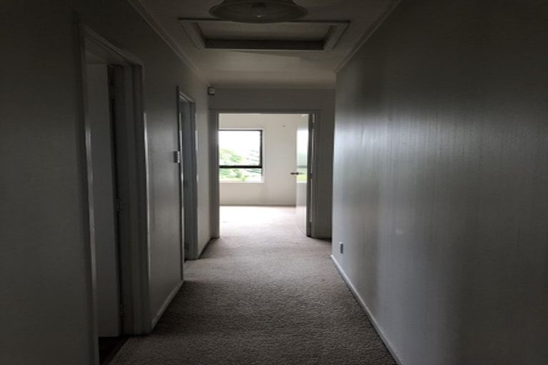 Photo of property in 2/260 Sunset Road, Windsor Park, Auckland, 0632
