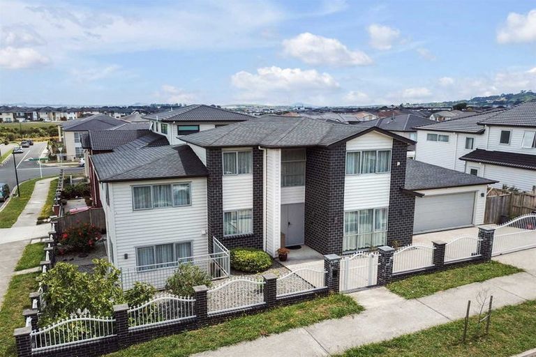 Photo of property in 27 Casheltown Way, Flat Bush, Auckland, 2019