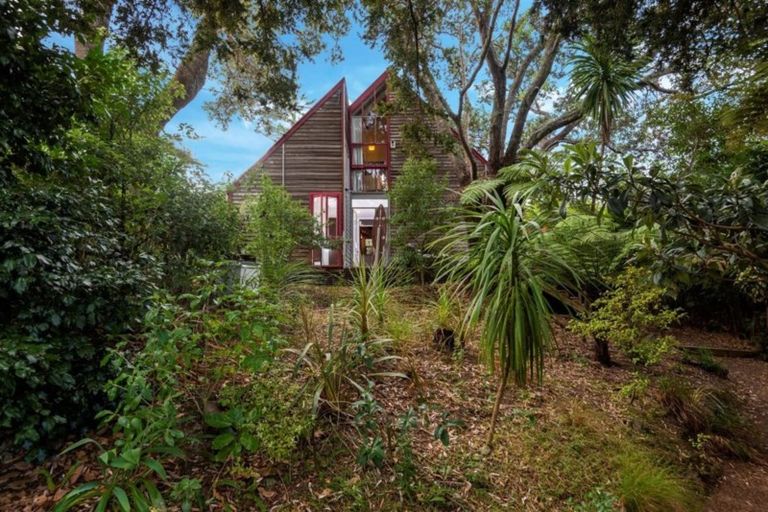 Photo of property in 22 Glade Place, Birkenhead, Auckland, 0626