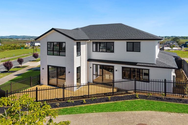 Photo of property in 2 Laurel Drive, Rosehill, 2113
