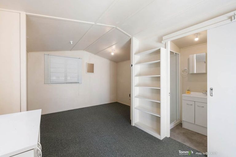 Photo of property in 2 Huntingdon Street, Northland, Wellington, 6012