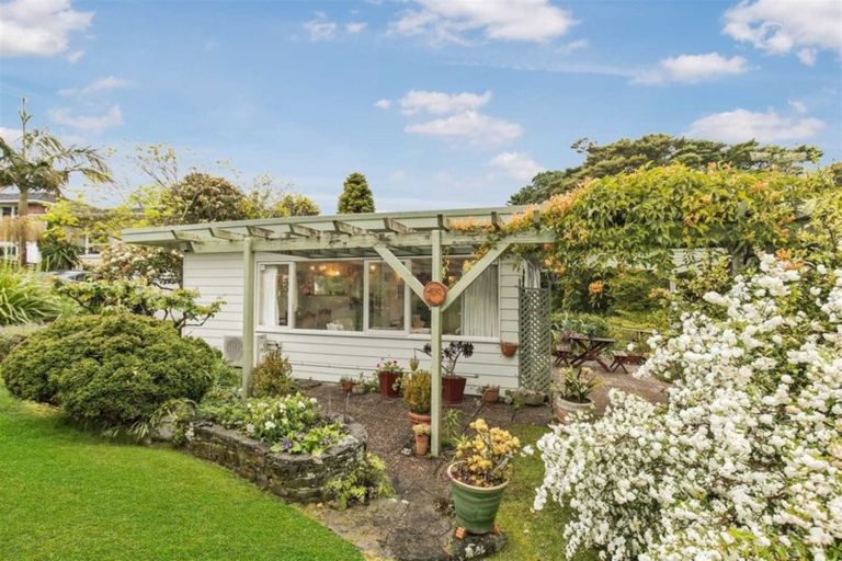 Photo of property in 8 Nicholson Place, Hillcrest, Auckland, 0627