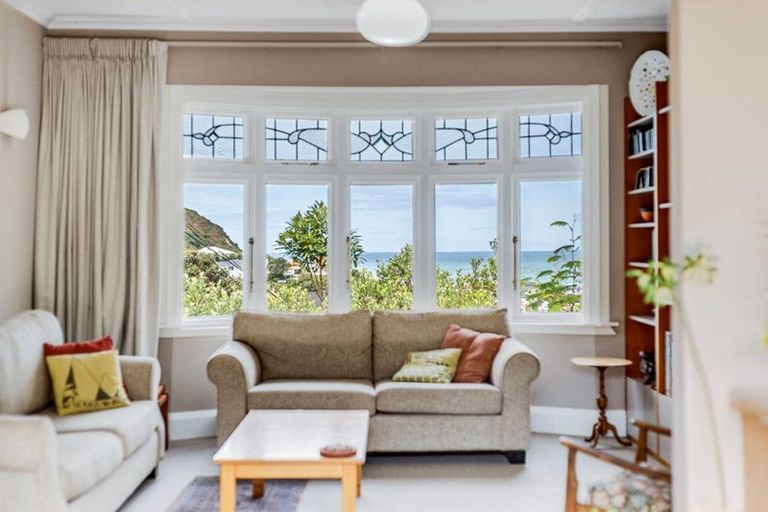 Photo of property in 2a Severn Street, Island Bay, Wellington, 6023