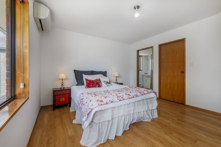 Photo of property in 17 Worthy Street, Ilam, Christchurch, 8041