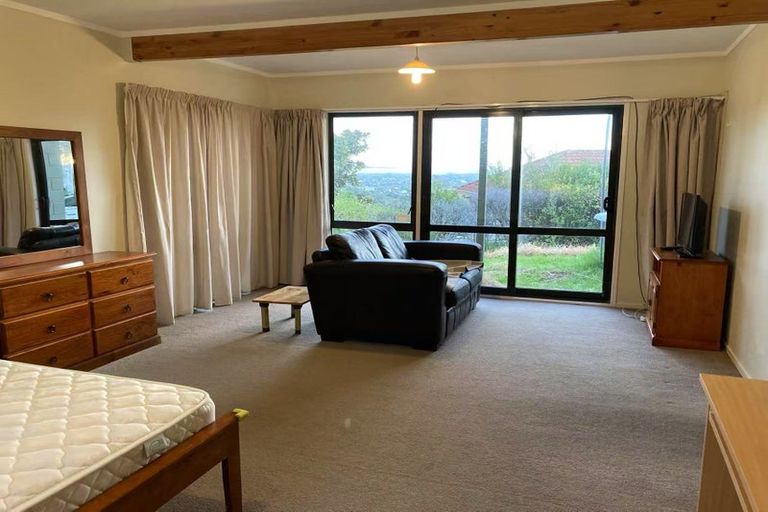 Photo of property in 86 Luckens Road, West Harbour, Auckland, 0618