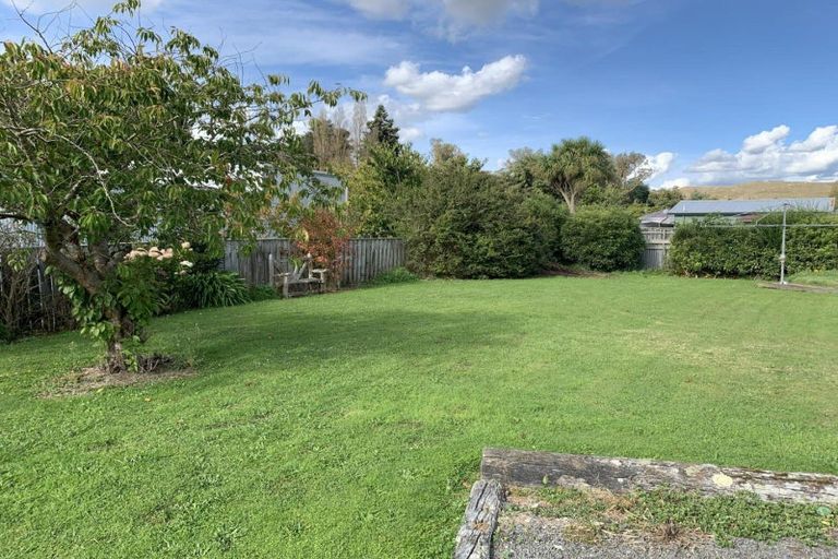 Photo of property in 36 Bruce Street, Hunterville, 4730