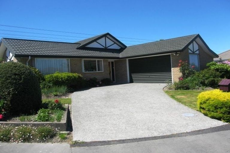 Photo of property in 8 Murfitt Place, Sockburn, Christchurch, 8042