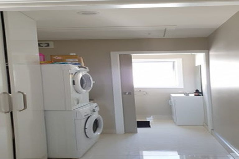Photo of property in 113u1 Moorefield Road, Johnsonville, Wellington, 6037
