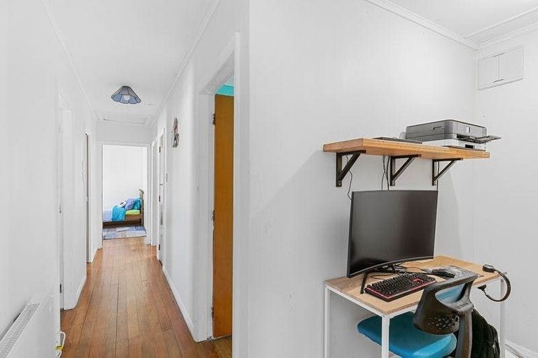 Photo of property in 136 Broderick Road, Johnsonville, Wellington, 6037