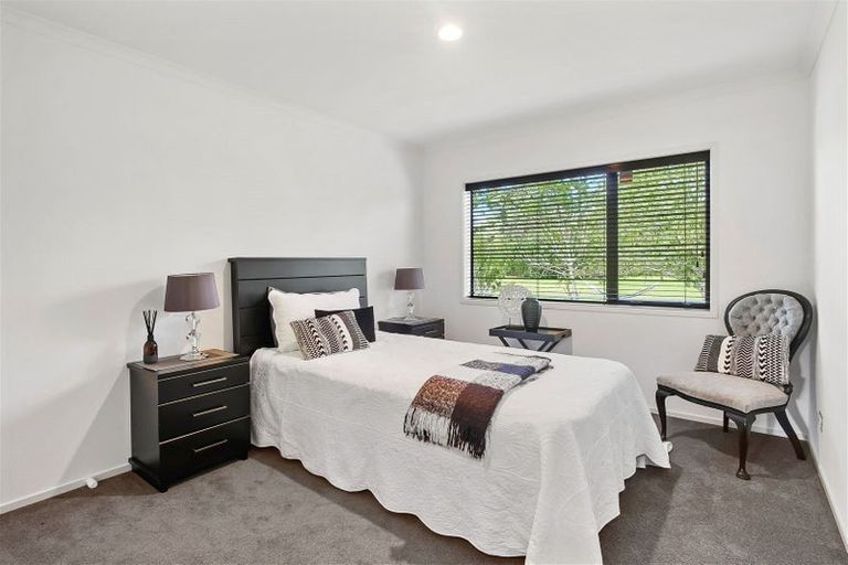 Photo of property in 8 Millbrook Drive, Waiuku, 2683