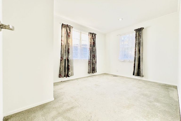 Photo of property in 24 Catkin Crescent, Papatoetoe, Auckland, 2025