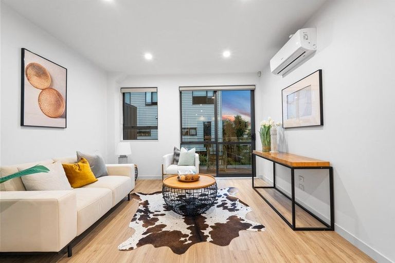 Photo of property in 4d Fowler Street, Northcote, Auckland, 0627