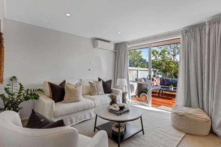 Photo of property in 2/59 Hatton Road, Orewa, 0931