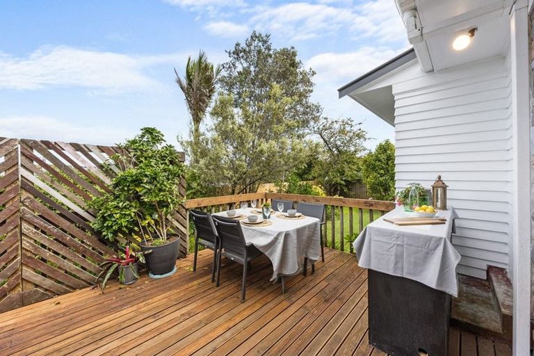 Photo of property in 15 Helleur Road, Massey, Auckland, 0614