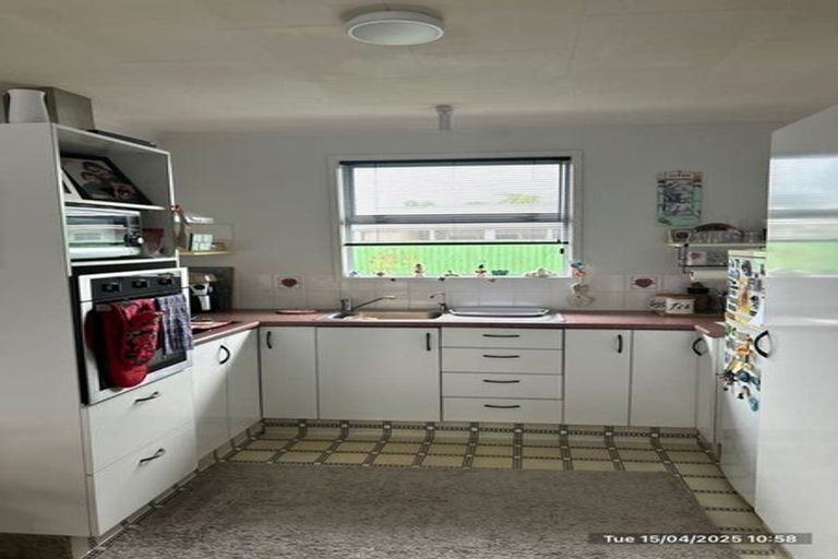 Photo of property in 48 Peel Street, Westport, 7825