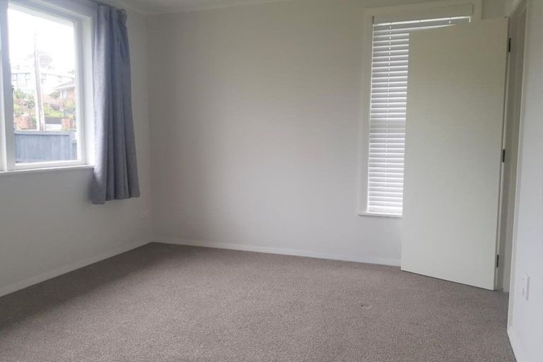 Photo of property in 2 Marie Crescent, Te Atatu South, Auckland, 0610