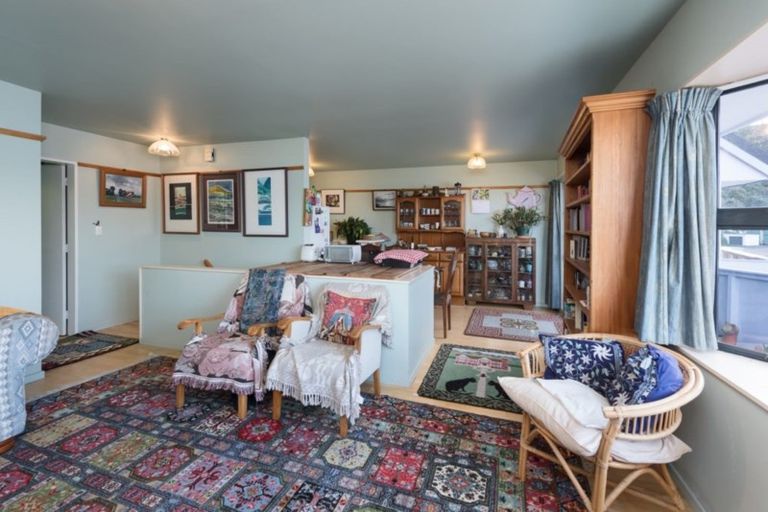 Photo of property in 422f3 Queens Drive, Lyall Bay, Wellington, 6022