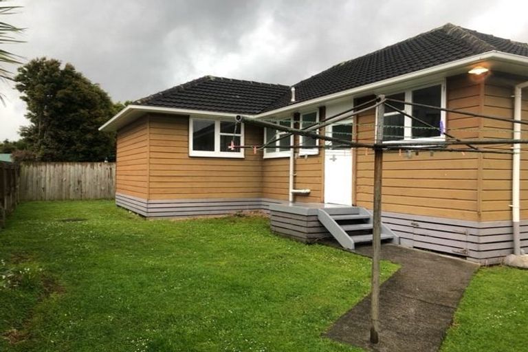 Photo of property in 3166 Great North Road, New Lynn, Auckland, 0600