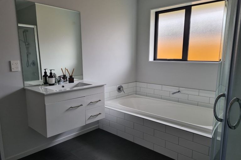 Photo of property in 8 Northmoor Boulevard, Rolleston, 7615