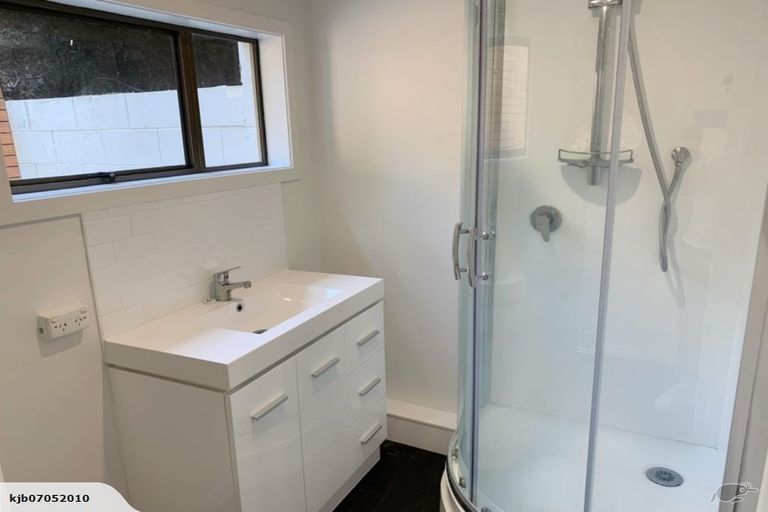 Photo of property in 1/18 Glenwood Avenue, Birkenhead, Auckland, 0626