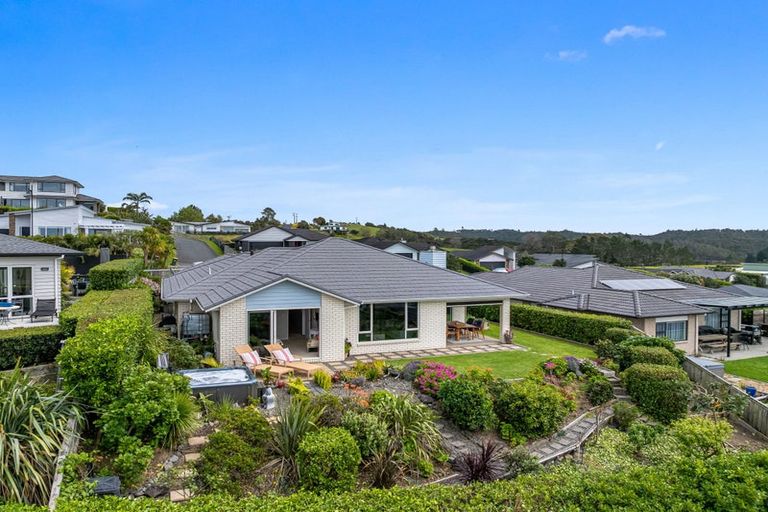 Photo of property in 15 Seaview Crescent, Hatfields Beach, Orewa, 0931