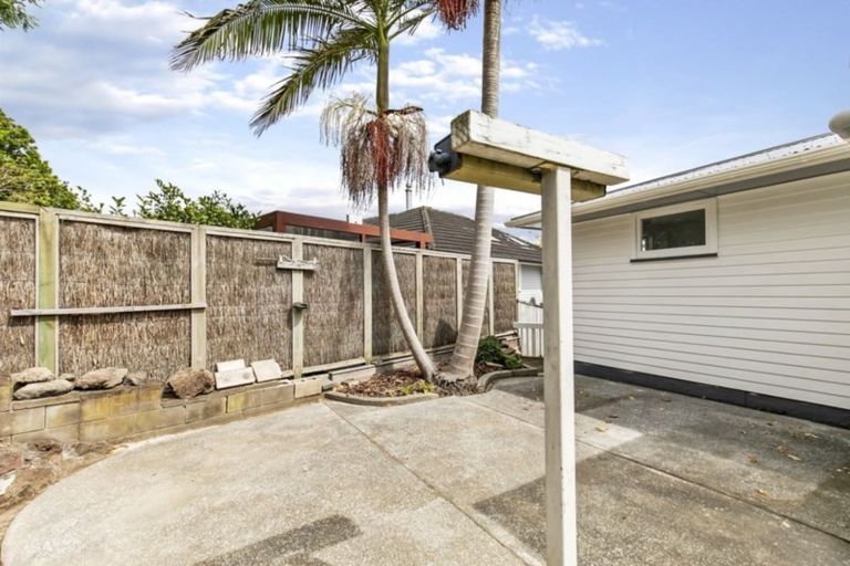 Photo of property in 68 Selwyn Crescent, Forrest Hill, Auckland, 0620