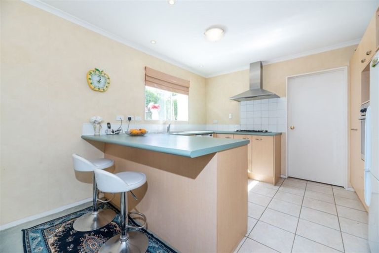 Photo of property in 10 Dainton Place, New Lynn, Auckland, 0600