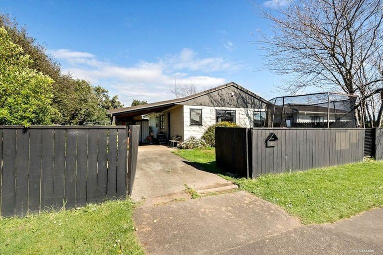 Photo of property in 23 Riverton Drive, Randwick Park, Auckland, 2105