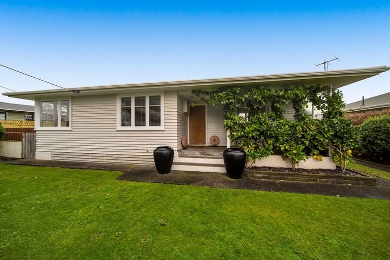 Photo of property in 37 Reid Avenue, Hawera, 4610