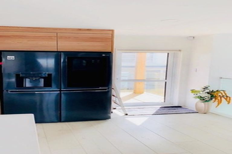 Photo of property in 10a Glenfield Road, Birkenhead, Auckland, 0626