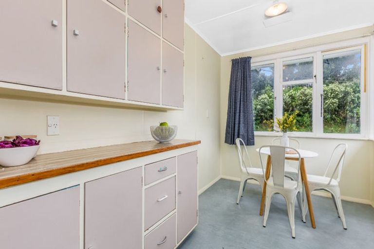Photo of property in 12 Cornwall Crescent, Cannons Creek, Porirua, 5024
