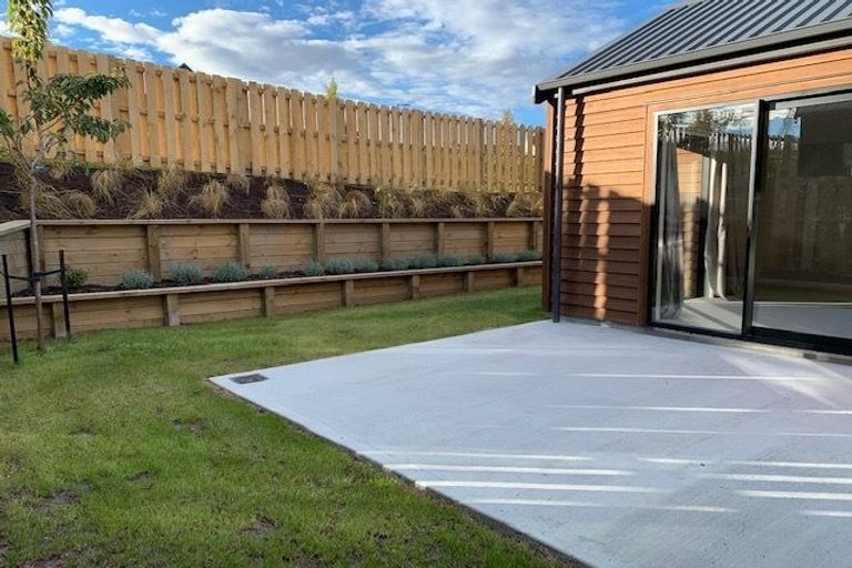 Photo of property in 5 Huxley Place, Lake Hayes, Queenstown, 9304