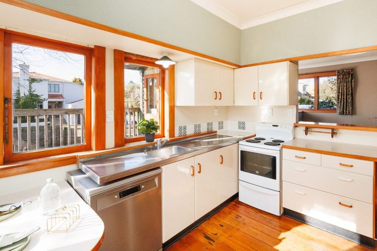 Photo of property in 28 Karina Terrace, Roslyn, Palmerston North, 4414