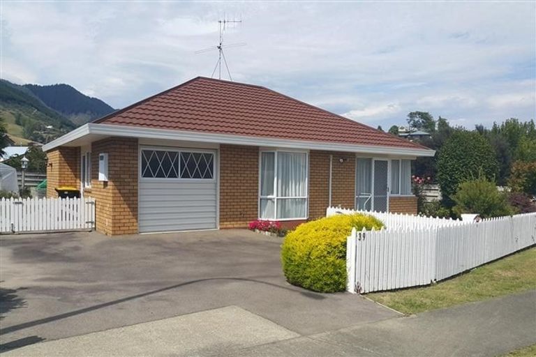 Photo of property in 39 Rochfort Drive, Richmond, 7020