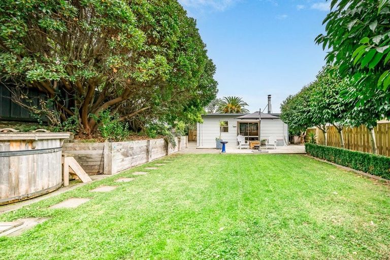 Photo of property in 25 Chums Road, Paraparaumu Beach, Paraparaumu, 5032