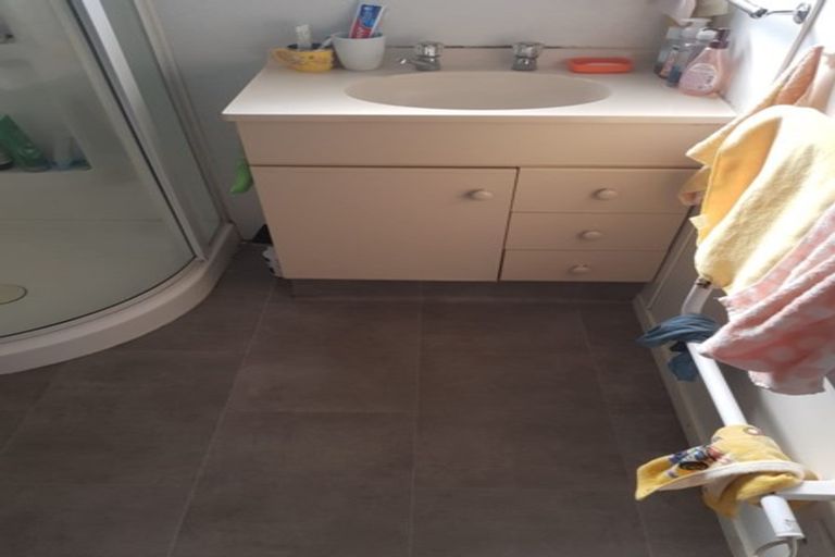 Photo of property in 2/175 Birkenhead Avenue, Birkenhead, Auckland, 0626