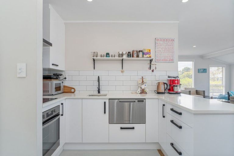 Photo of property in 208 Vista Paku, Pauanui, Hikuai, 3579