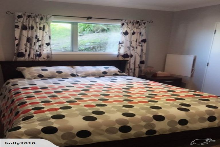 Photo of property in 17 Somes Crescent, Newlands, Wellington, 6037