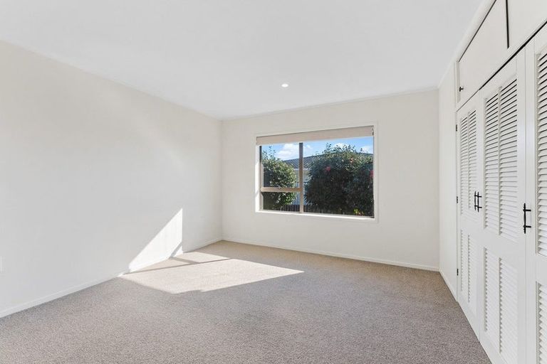 Photo of property in 21 Nevada Drive, Merrilands, New Plymouth, 4312