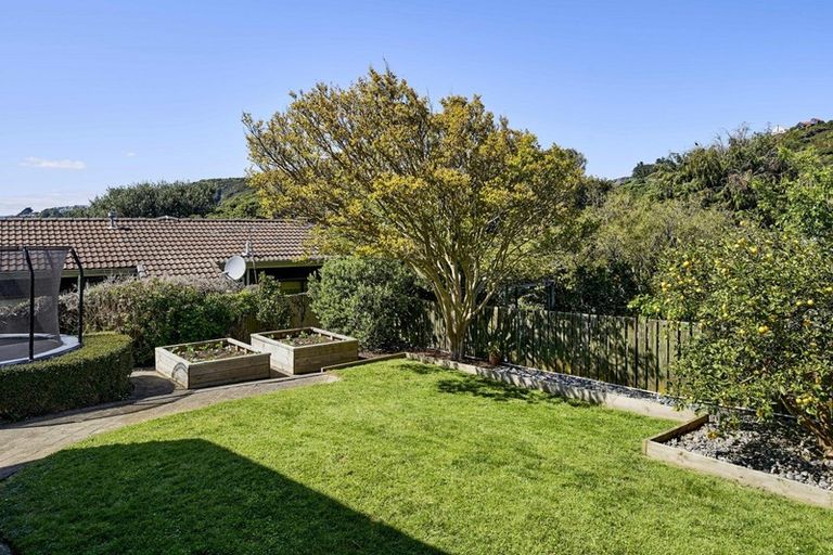 Photo of property in 2 Seaview Road, Paremata, Porirua, 5024