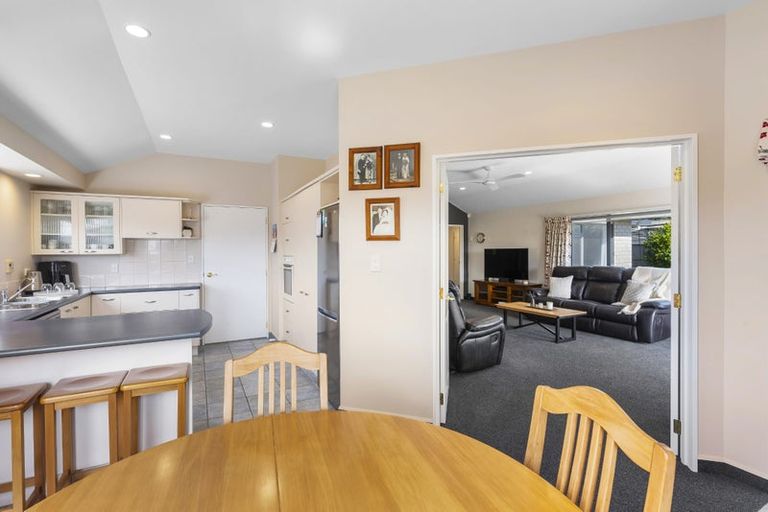 Photo of property in 52 Lorna Irene Drive, Raumati South, Paraparaumu, 5032