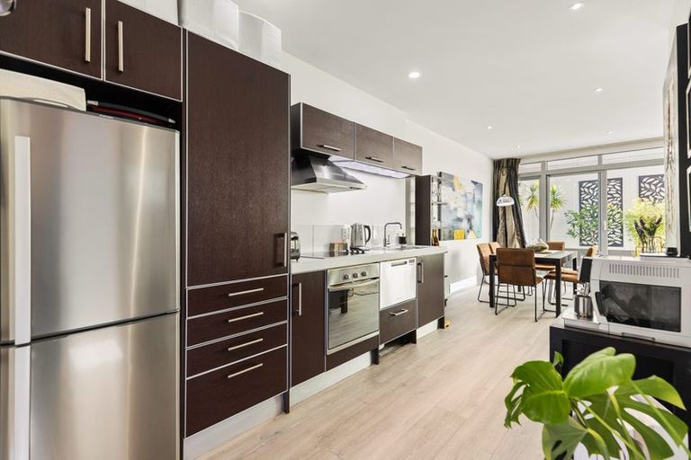 Photo of property in Las Olas De Cuba, 1/35 Torrens Terrace, Mount Cook, Wellington, 6011