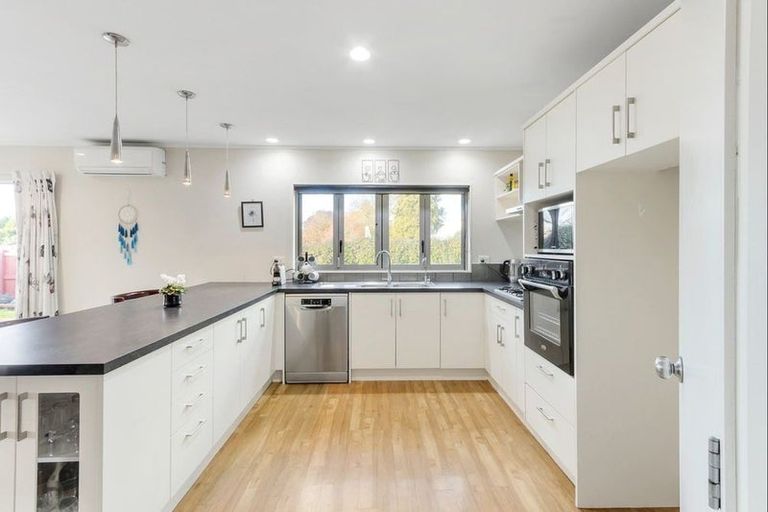 Photo of property in 31 Wiltshire Drive, Huntington, Hamilton, 3210