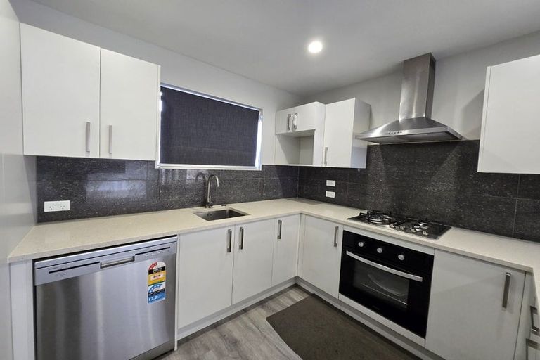 Photo of property in 17b Knox Road, Swanson, Auckland, 0612