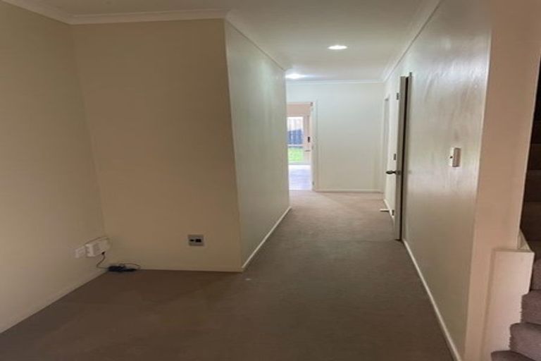 Photo of property in 28 Maypark Crescent, Flat Bush, Auckland, 2016