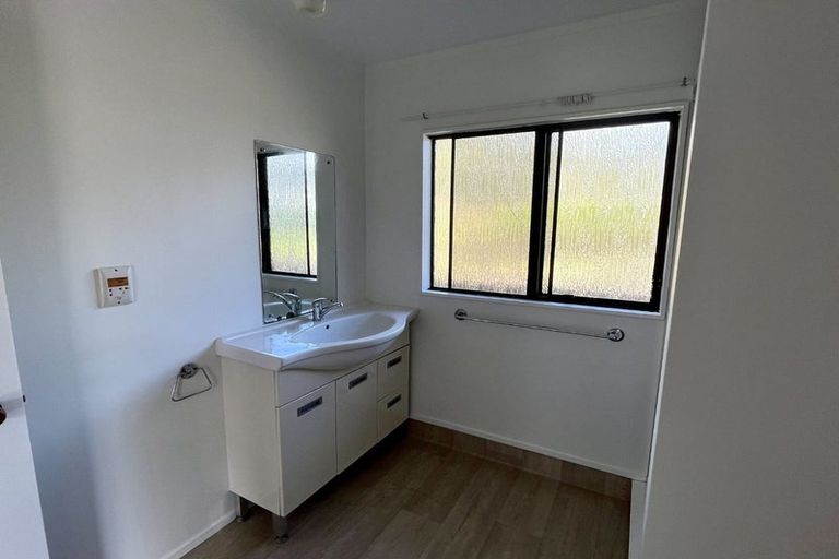 Photo of property in 2/107 Lake Road, Northcote, Auckland, 0627