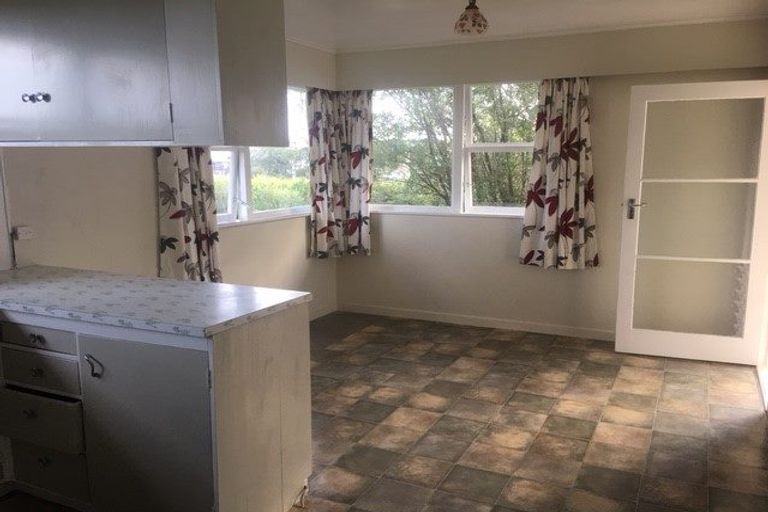 Photo of property in 32 Porter Crescent, Helensville, 0800