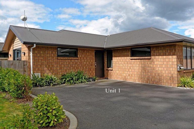 Photo of property in 102u1 Old Farm Road, Hamilton East, Hamilton, 3216